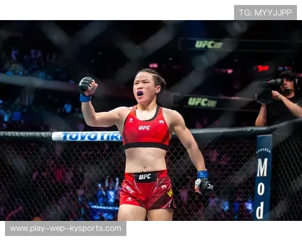 UFC张伟丽组合打击训练爆发更快——揭秘她的巅峰之路与训练秘籍